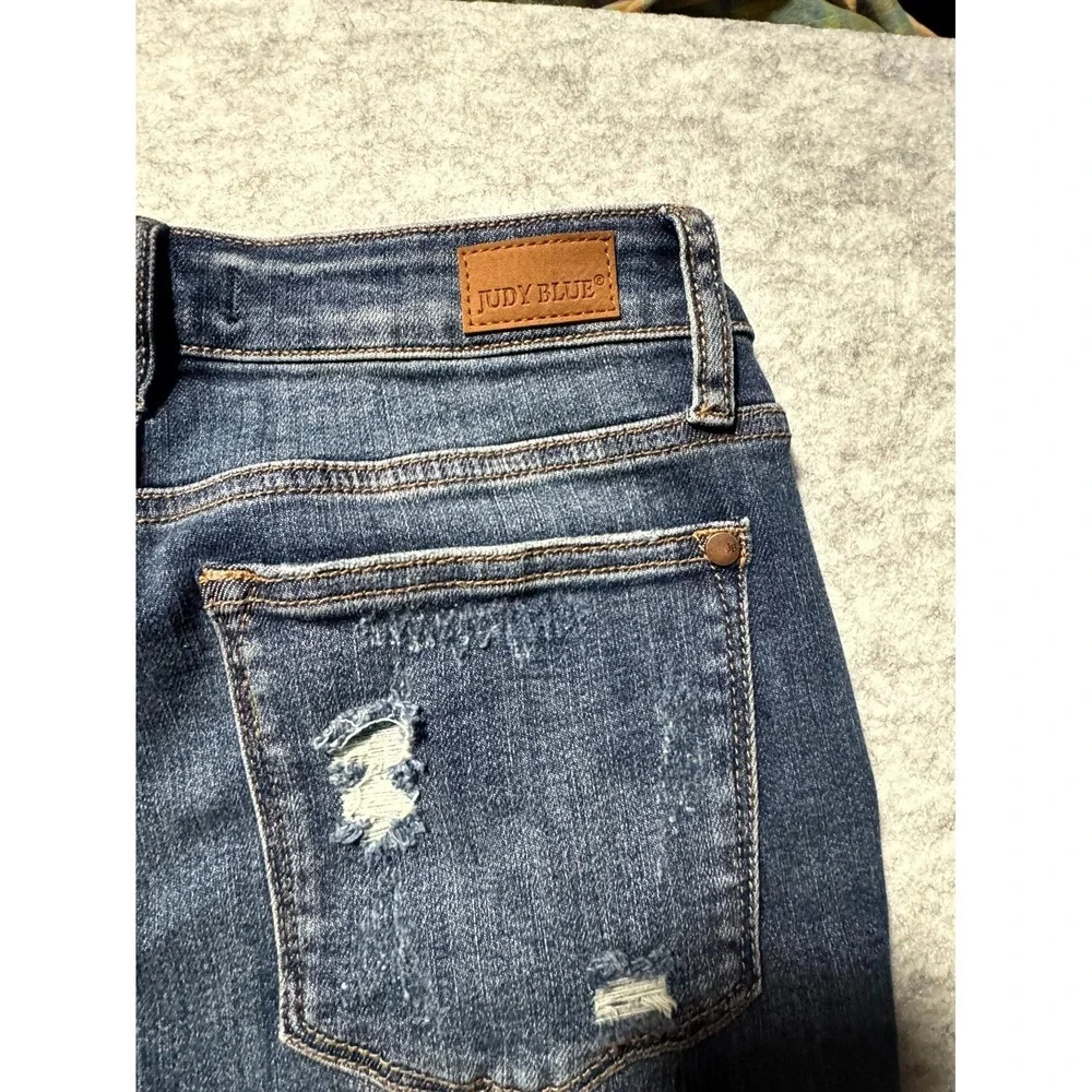 Judy Blue Women's Distressed Blue Jeans Size 26x27 size 7/28 ;